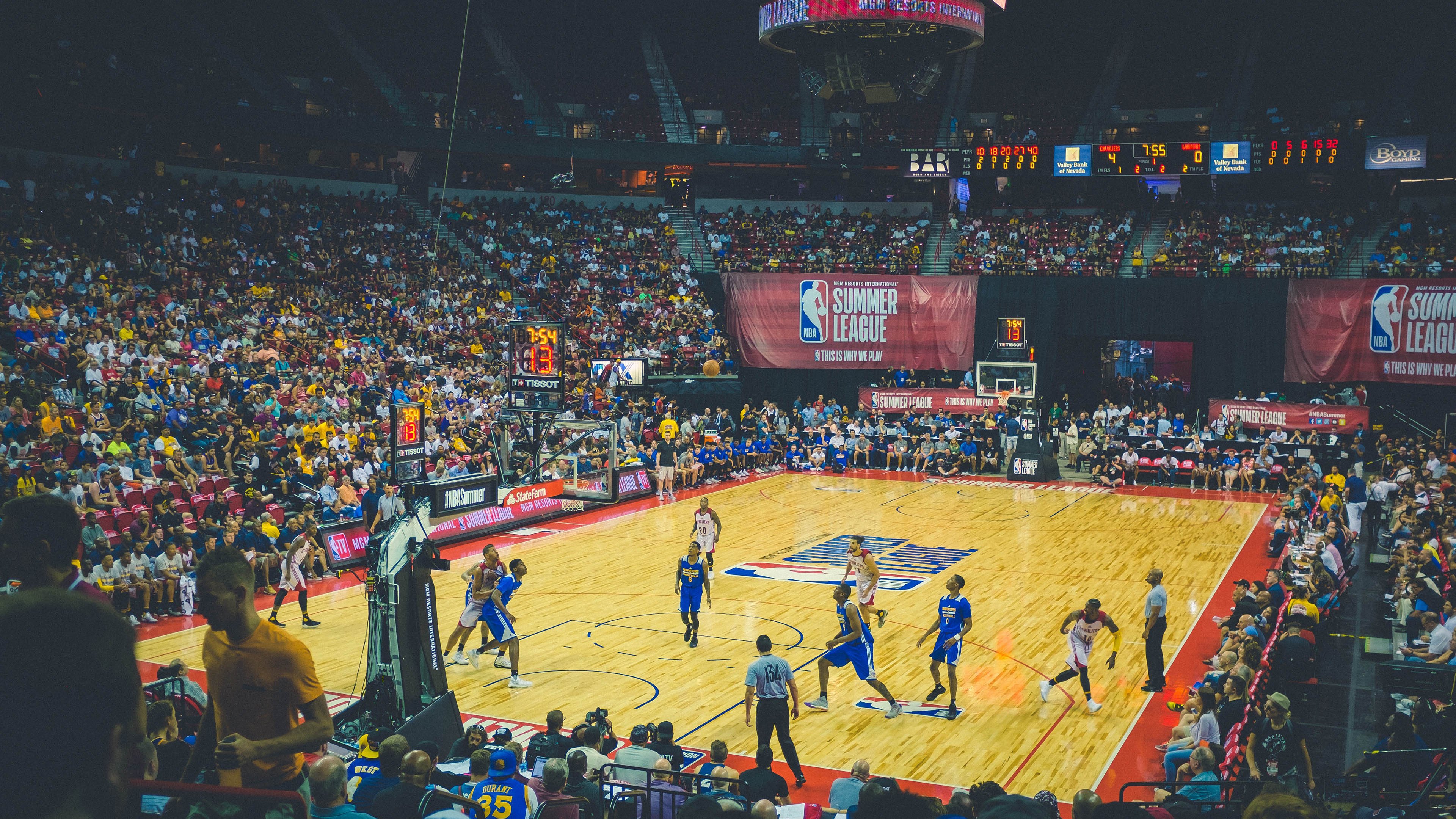 广州绝境翻盘+纽约新王破乔丹纪录!这夜晚属于中国篮球的韧与NBA的疯